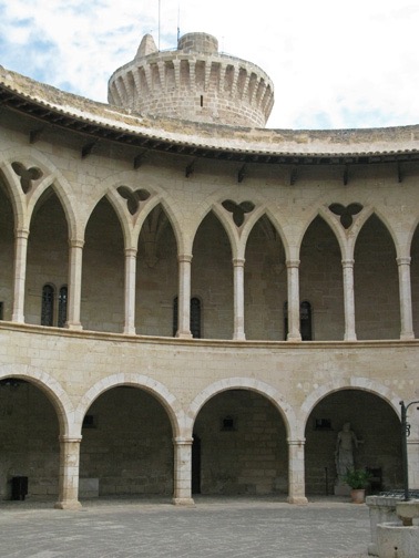 The same basic architecture now familiar from various cloisters.