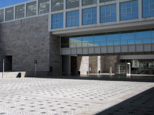 Plaza entrance to Museu Berardo