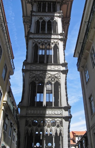 Entrance to the Elevador Gloria