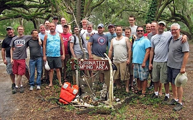 Monday morning, the obligatory group shot before leaving.