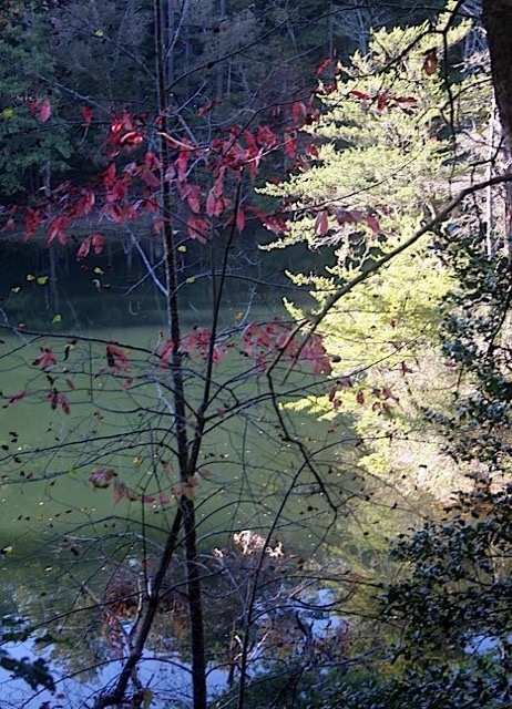 A small lake on the trail.