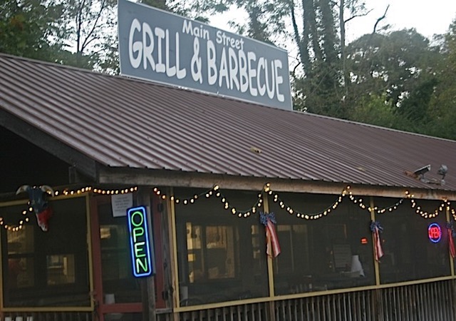 After the afternoon hike, supper at the Main St Grill.